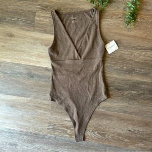 American Eagle Ribbed V-Neck Sleeveless Bodysuit